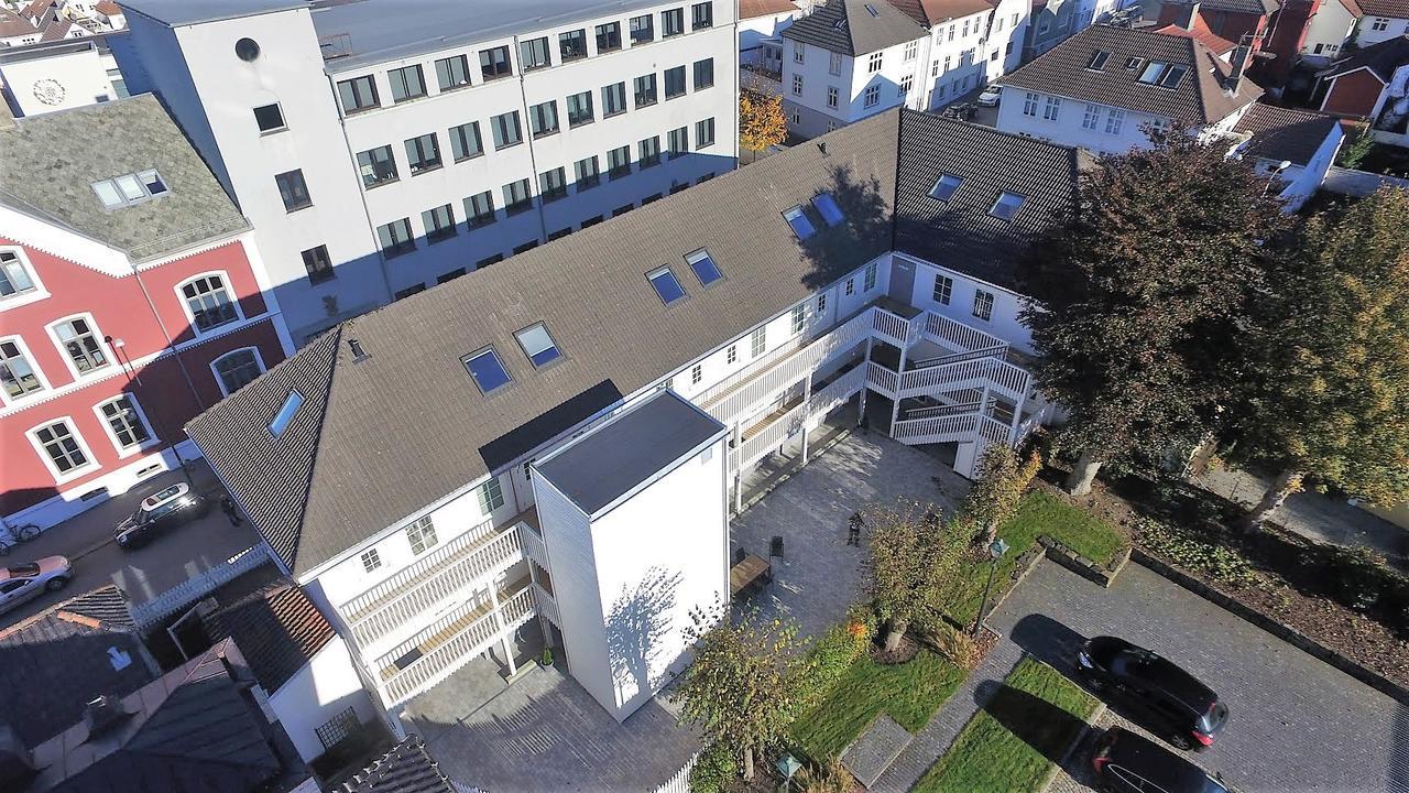 Housing 3*
